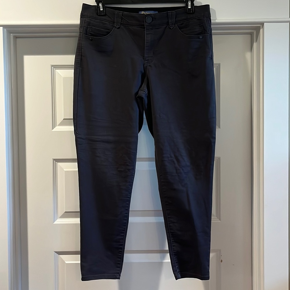 Democracy Size 14